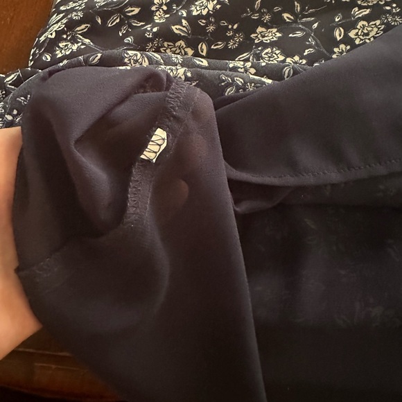 Vince Camuto Plus Size Flutter Sleeve Pintuck Dress Size 1X Navy Floral Print - Picture 7 of 12